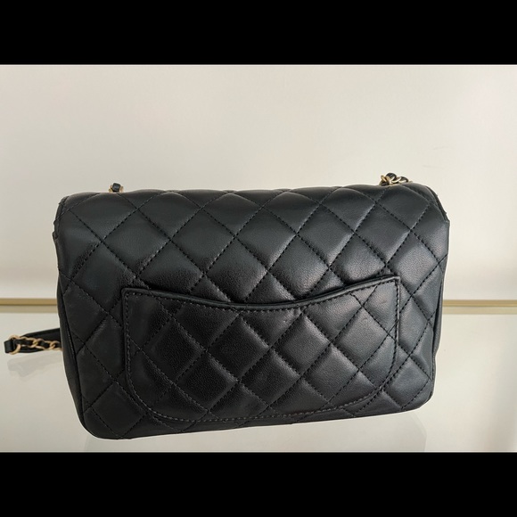 🦄 Authentic GORGEOUS CHANEL
Lambskin Quilted Camellia Flap Black - Picture 7 of 12